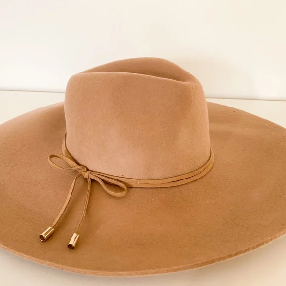 Club Monaco wool wide rim hat I found this Club Monaco wool felt hat at a value village  main image 2
